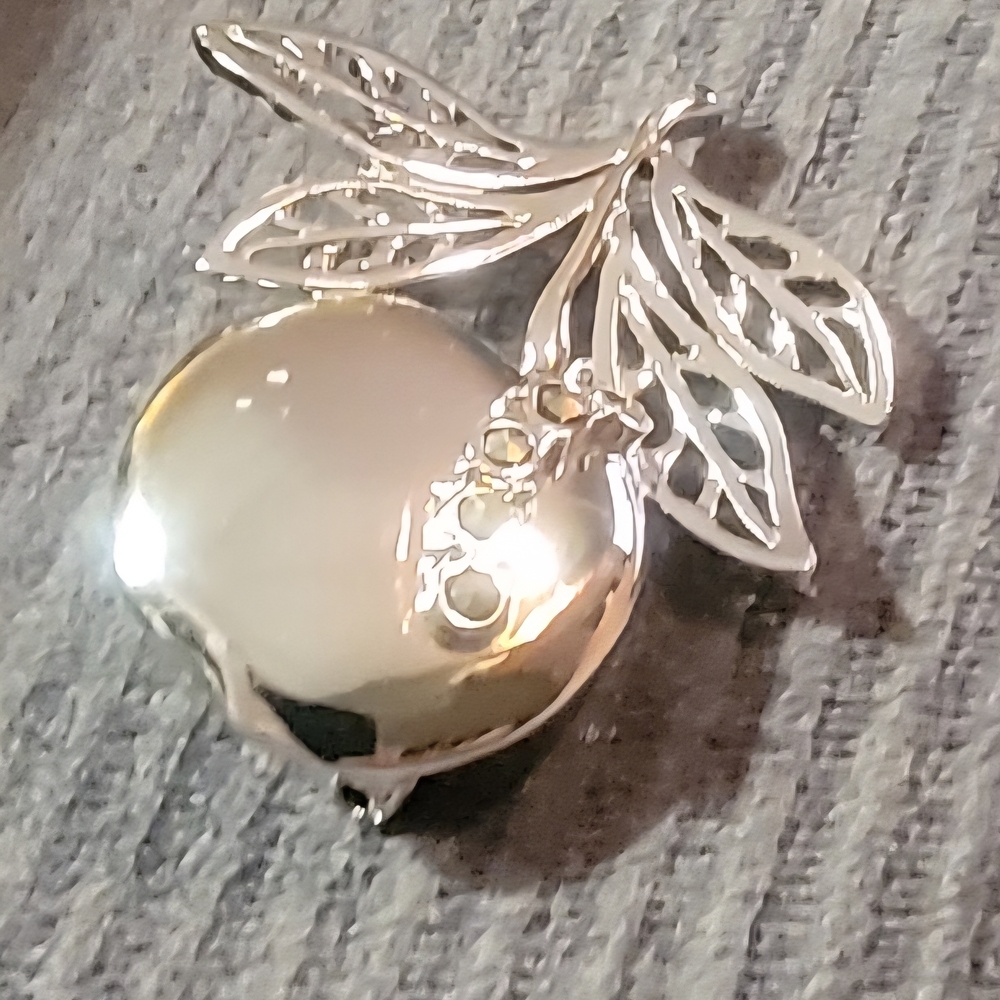 Elegant Silver Leaf Brooch